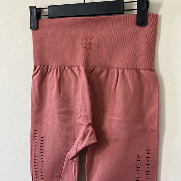 Jed North Pink High Rise Eyelet Full Length Seamless Leggings Size M/L - Picture 8 of 9